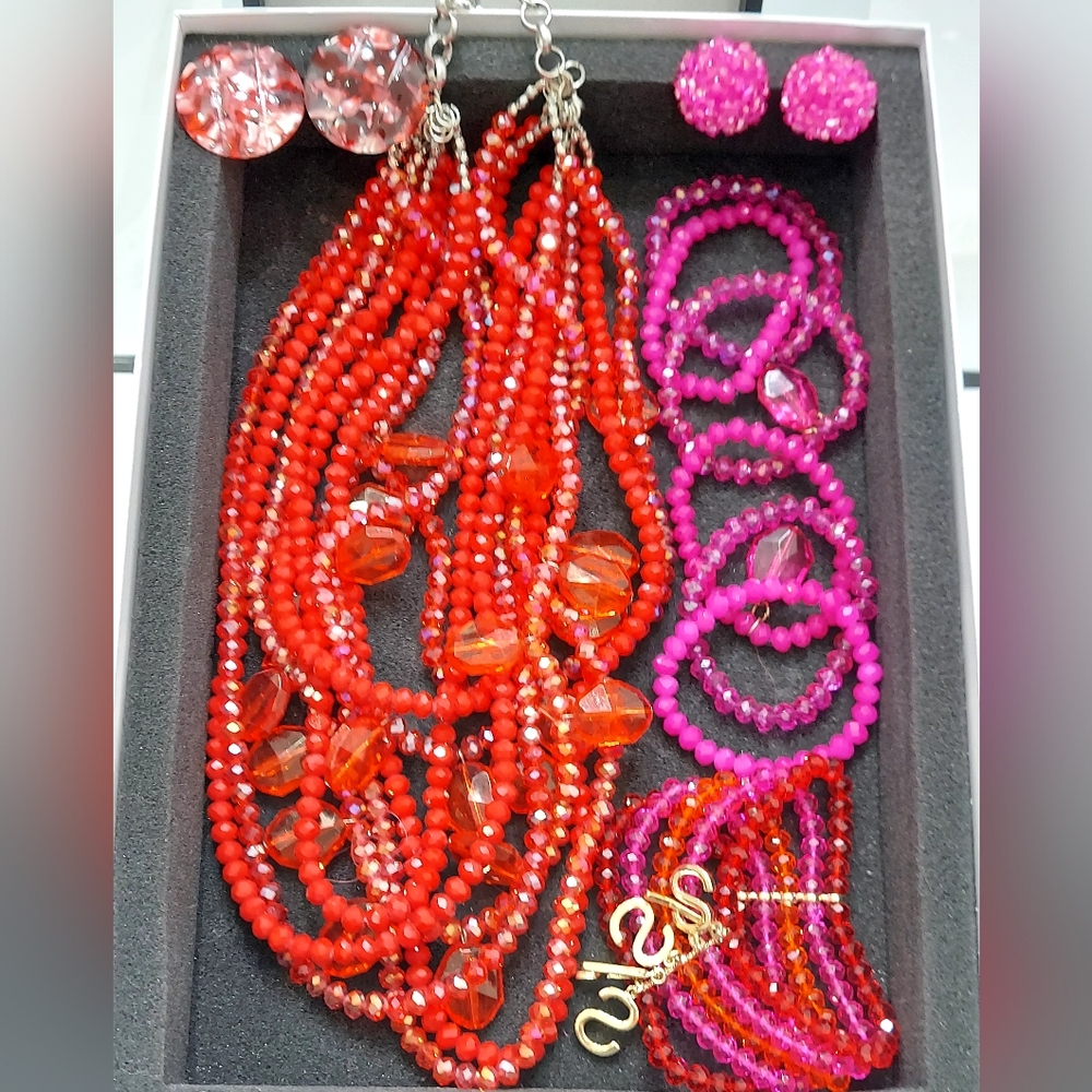 REDCherry Malia Necklace w/ accessories